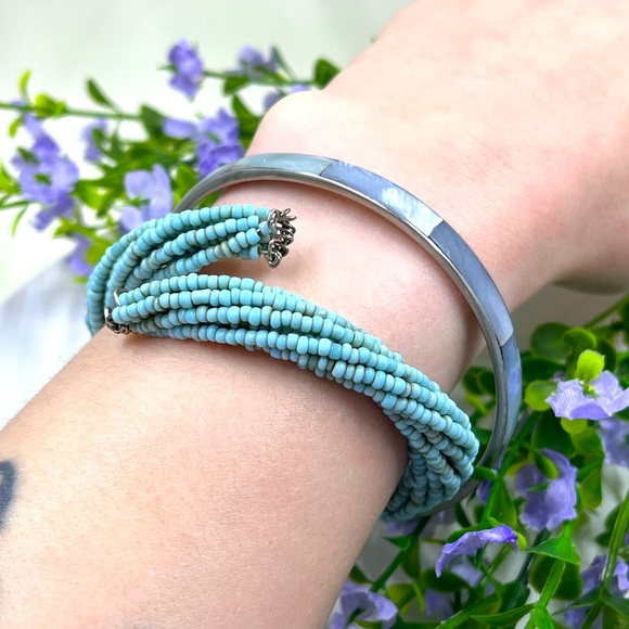 Lot of 2 Vintage Blue Bracelets, One with Mother of Pearl - Picture 2 of 6